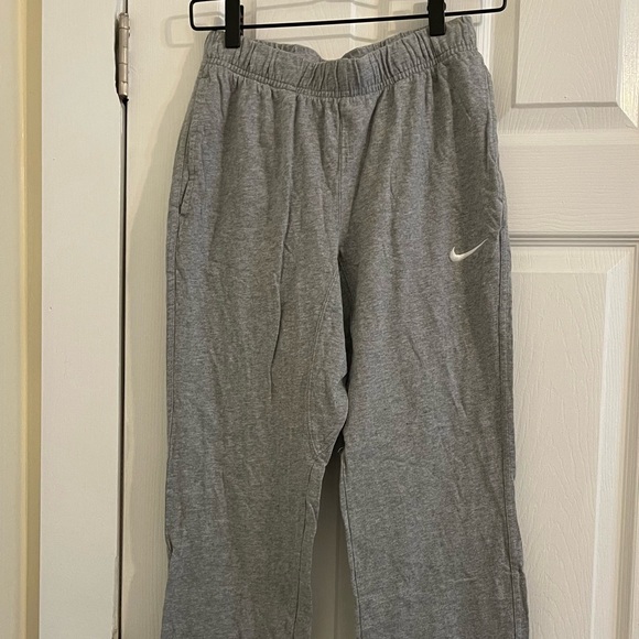 Nike straight legged thin sweatpants - Picture 1 of 3